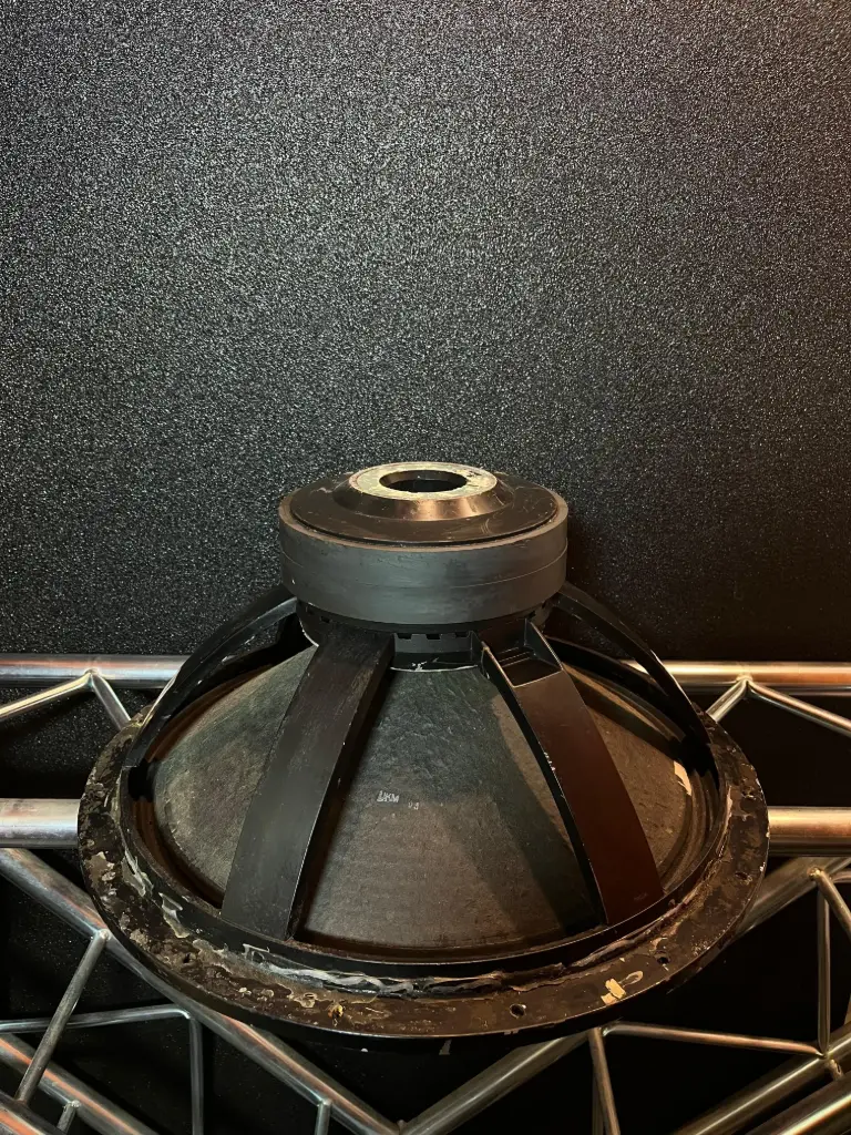 PARLANTE 21" 18 SOUND 21LW1400