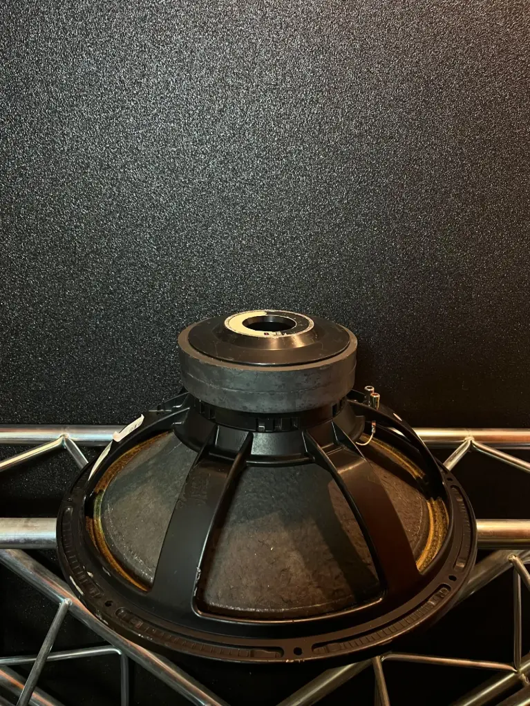 PARLANTE 21" 18 SOUND 21LW1400