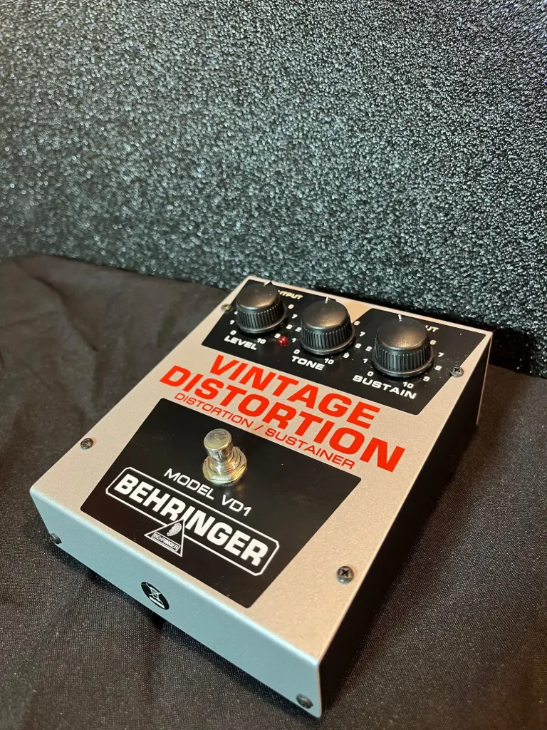PEDAL DISTORSION VINTAGE BEHRINGER