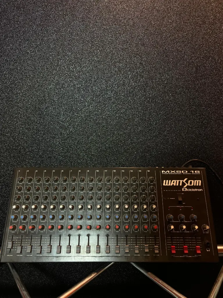 CONSOLA 16 CANALES WATSON