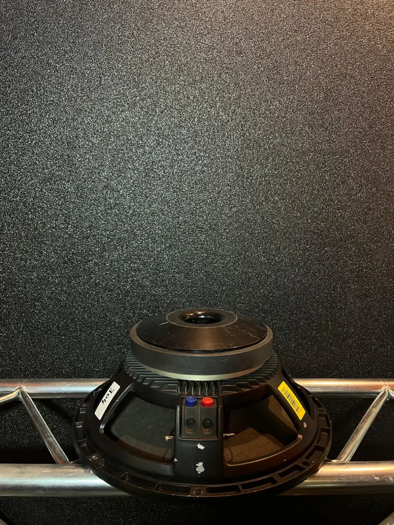 PARLANTE 15" AMERICAN VOX AV1510