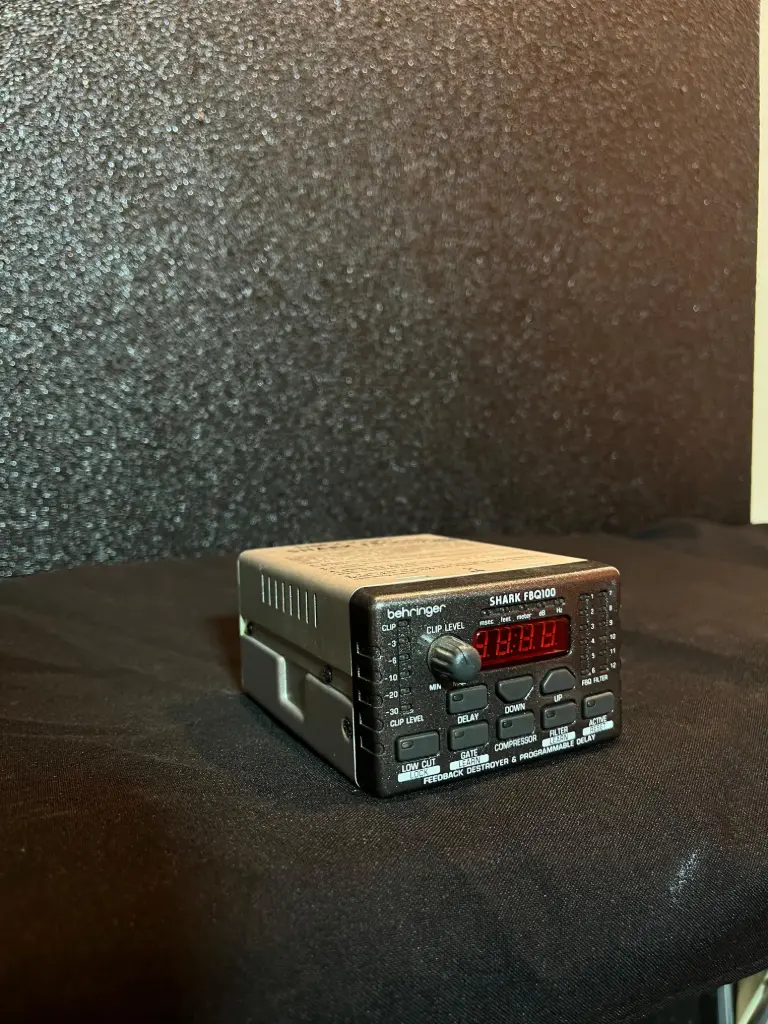 PROCESADOR ANTI ACOPLE BEHRINGER FBQ 100