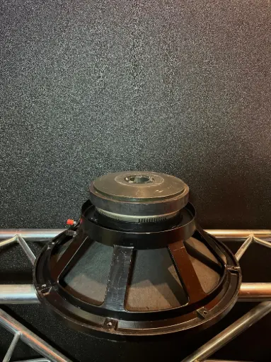 [OUT141] PARLANTE 18" SOUND 18LW1490