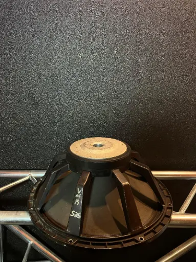 [OUT145] PARLANTE 18" EV 400W