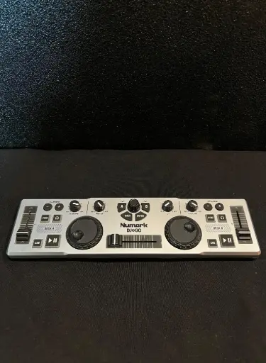 [OUT103] CONTROLADOR DJ NUMARK DJ2GO