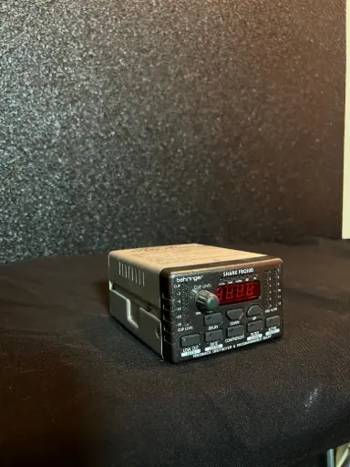 [OUT88] PROCESADOR ANTI ACOPLE BEHRINGER FBQ 100