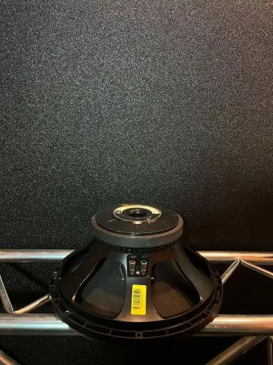 [OUT309] PARLANTE 15" 18 SOUND 15MB700