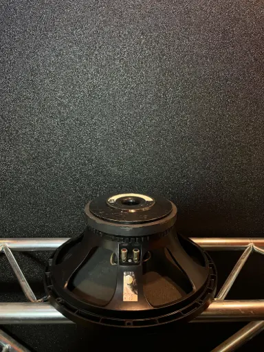 [OUT310] PARLANTE 15" 18 SOUND 15MB700